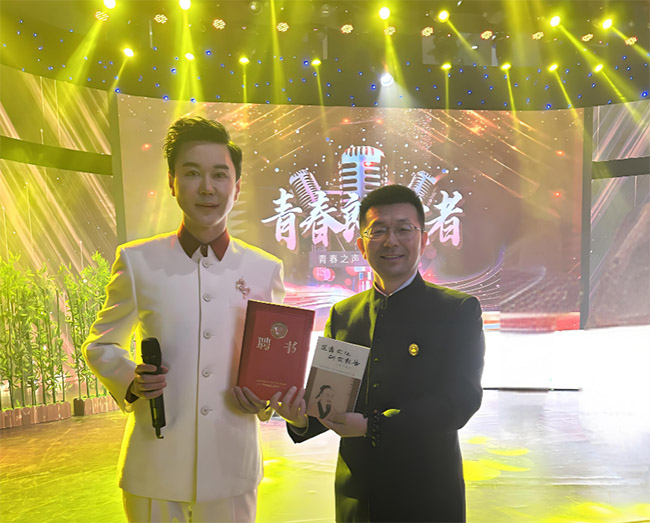 著名主持人肖贵宁先生（左图）和 商圣范蠡研究院院长范贵宾（图右）
