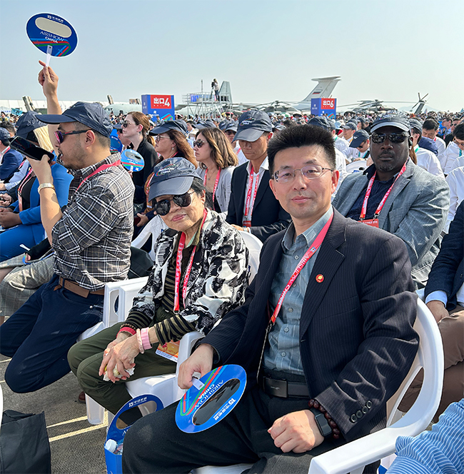 开幕式5  合影图朱650.jpg