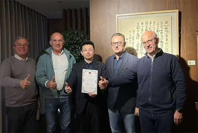 范贵宾院长荣获葡萄牙四位市长亲笔签名的“葡中友好大使”