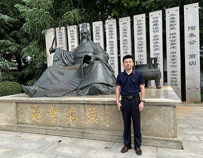 商圣范蠡研究院院长范贵宾与先祖商圣范蠡