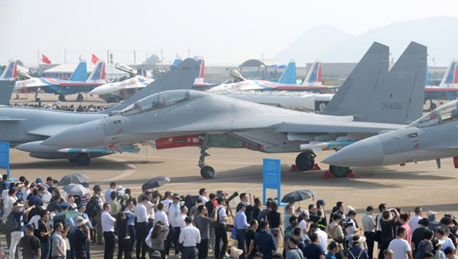 开幕式 战斗机650.jpg